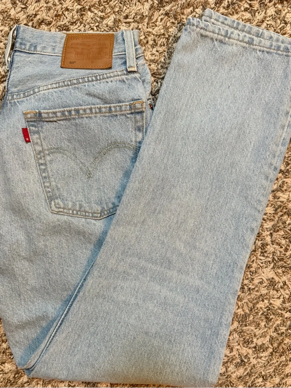 Levi's Premium 501 Original Cropped Women's Jeans with ® red tag - Picture 2 of 7